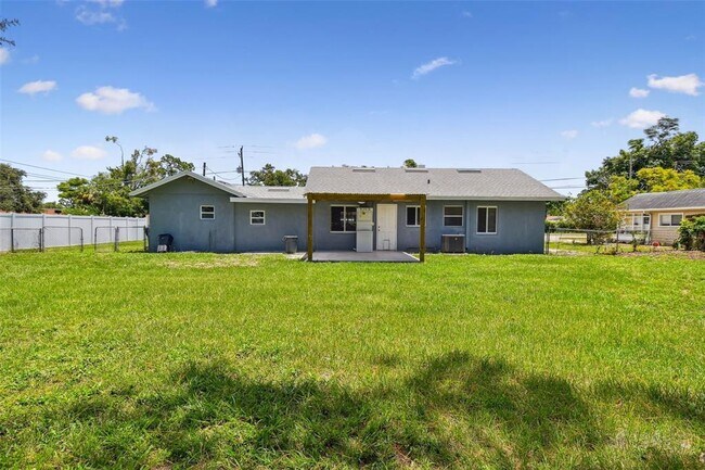 Building Photo - 910 43rd St W