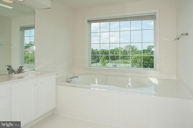 Building Photo - 6862 Alicia Ct