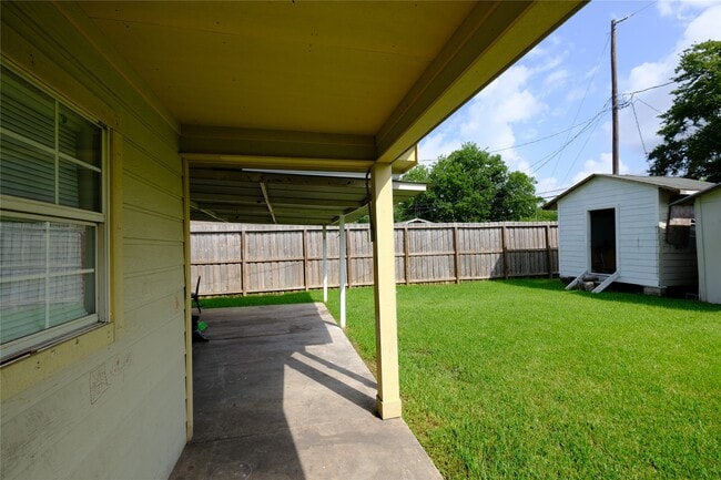 Building Photo - 6718 Midfield Dr