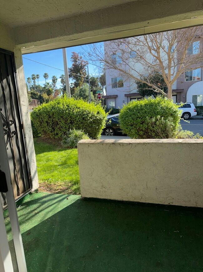 Building Photo - 2425 Cranston Dr