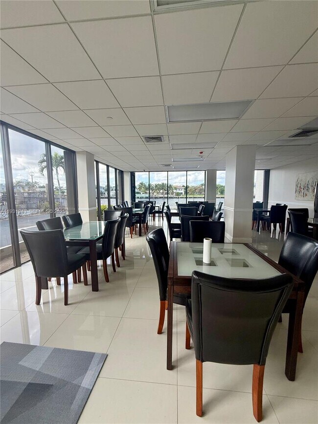 Building Photo - 2017 S Ocean Dr