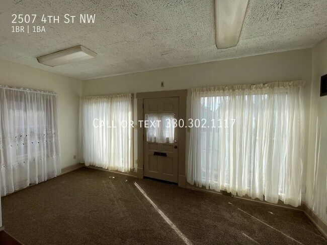 Building Photo - One bedroom one bathroom home for rent