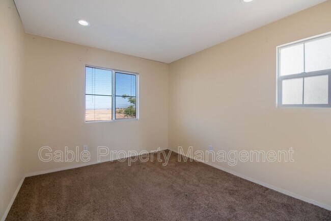 Building Photo - 37400 Queen Anne Pl