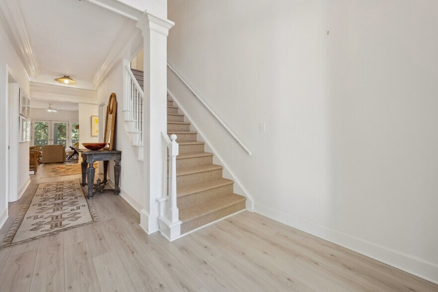 Building Photo - 723 Bonnyneck Dr