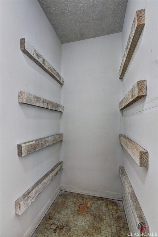 Building Photo - 215 Hubbard St