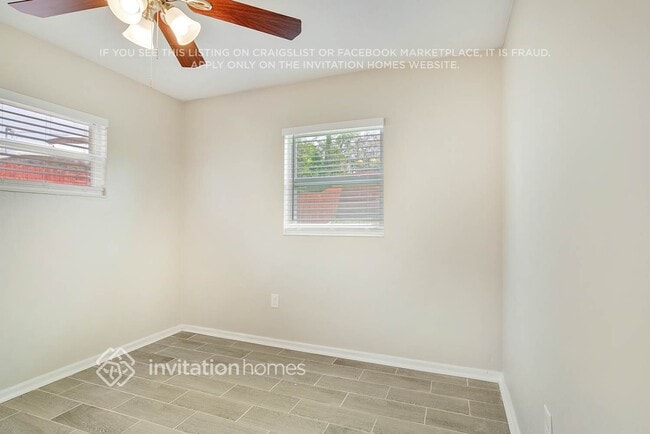 Building Photo - 3401 Paris Pl