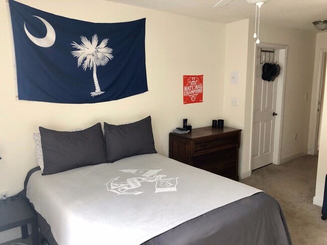Building Photo - Roommate Matching Available in Harts Cove!
