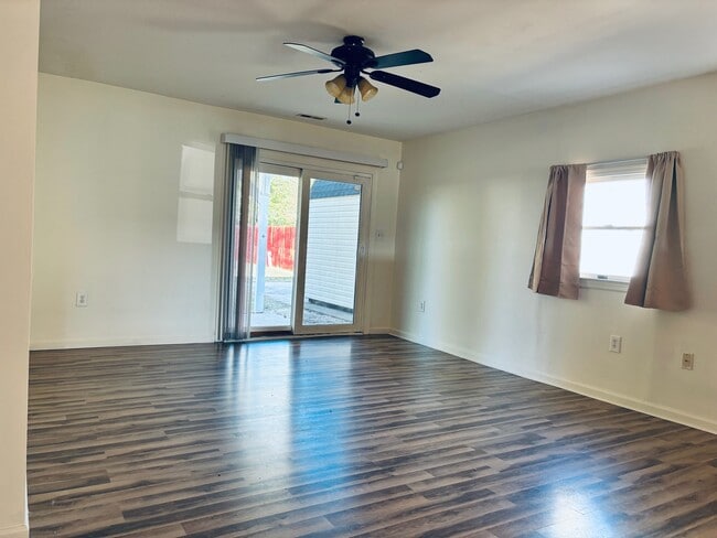 Building Photo - 1202 Yellowstone Dr