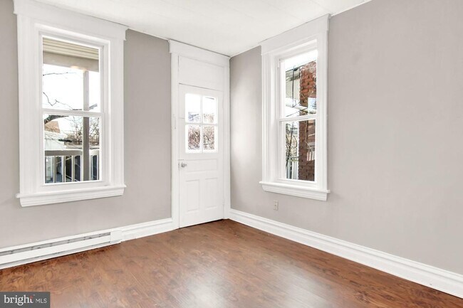 Building Photo - 5 Bedroom in Uptown Hbg - Section 8 accepted.