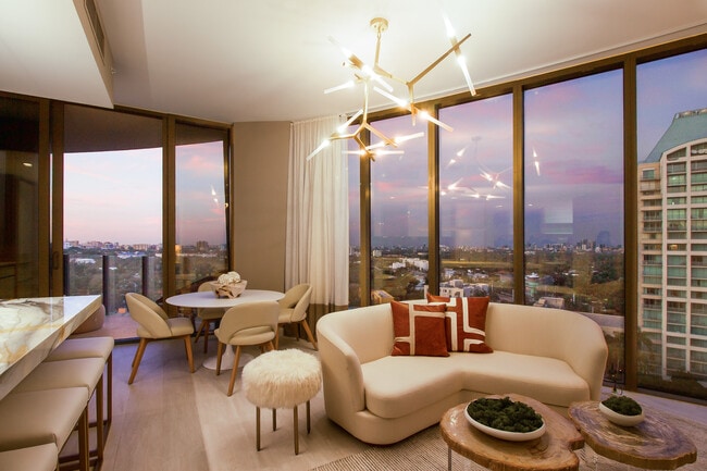 Building Photo - 2831 S Bayshore Dr