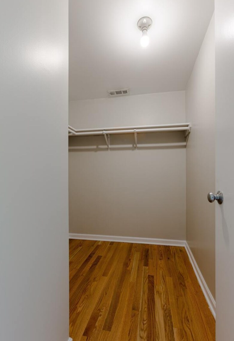 Building Photo - 1508 W Diversey Pky