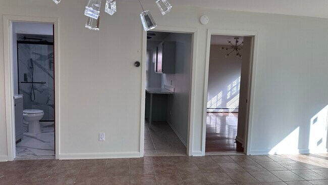 Building Photo - 211 Linden Ave