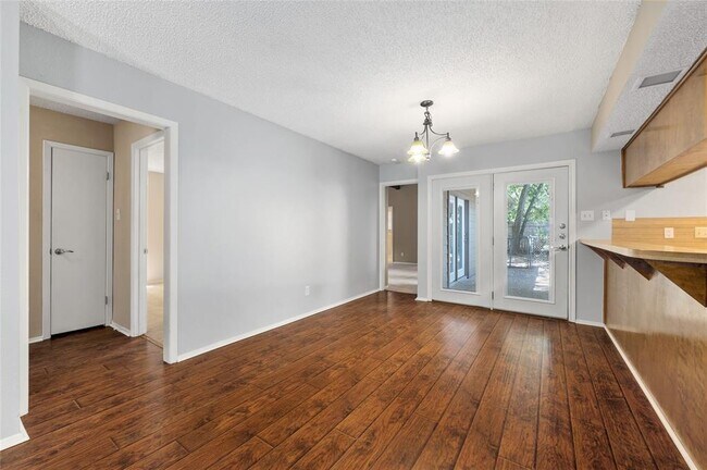 Building Photo - 8506 Mesa Dr