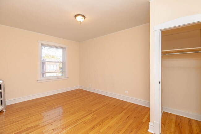Building Photo - 4426 N St Louis Ave