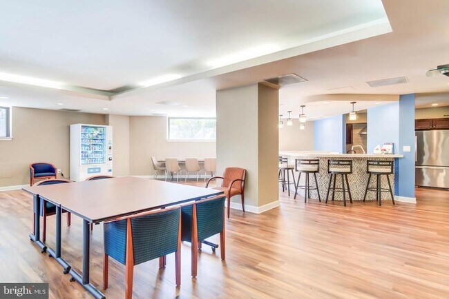 Building Photo - 2111 Wisconsin Ave NW