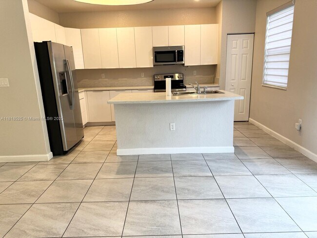 Building Photo - 11941 SW 150th Pl