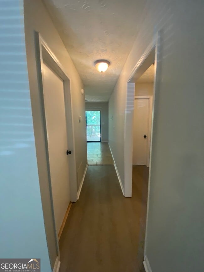 Building Photo - 100 Spring Ct
