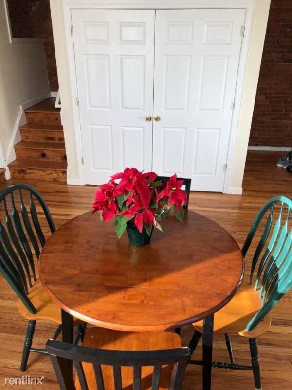 Building Photo - 583 Howard Ave