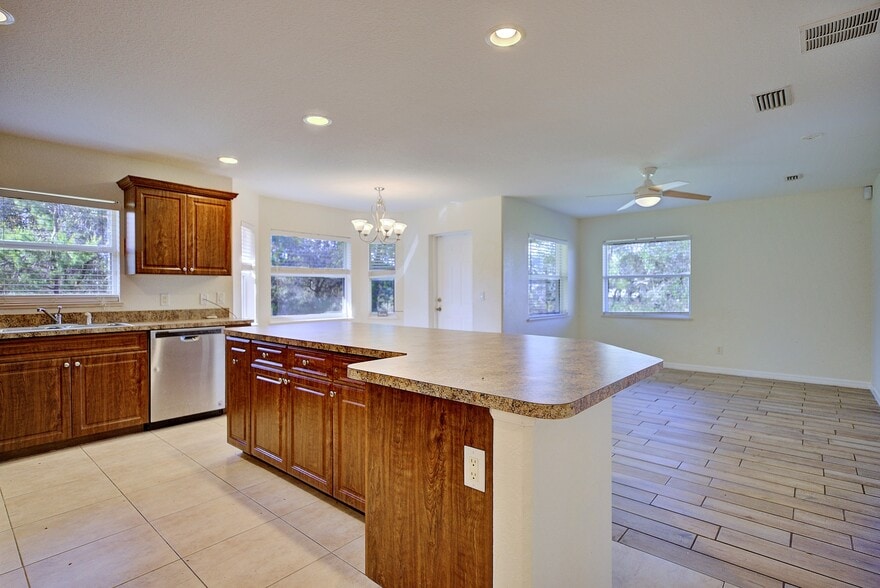 Building Photo - 221 Beech Way NW