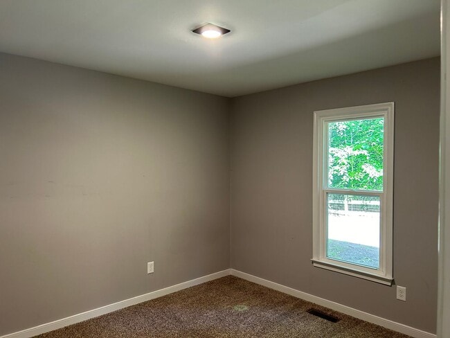 Building Photo - Charming 3BR Cape Cod w/ Loft, Skylights & Fenced Yard – Prime Midlothian Location - Buckingham V...
