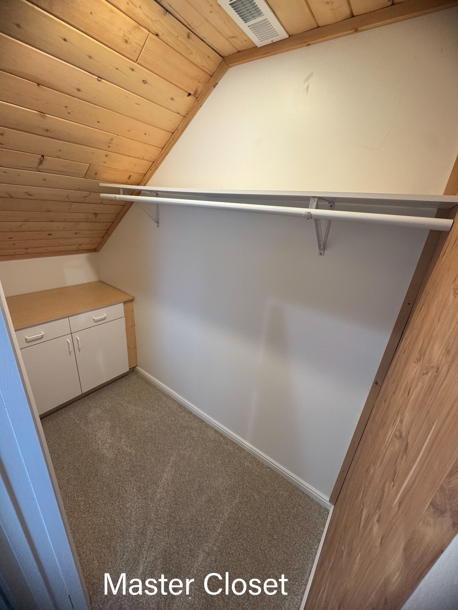 Master Closet - 5000 S Lincoln St