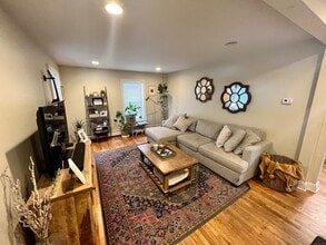 Building Photo - 30 Thorpe St