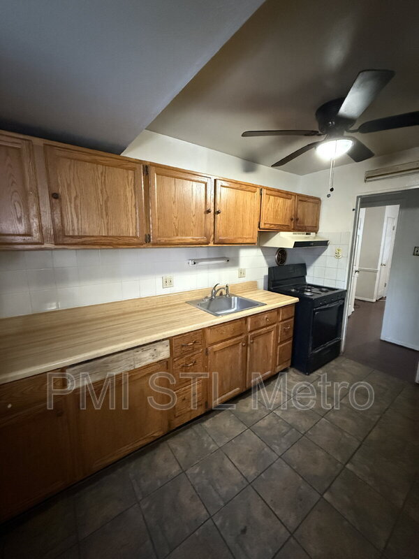 Building Photo - 10816 Spring Garden Dr