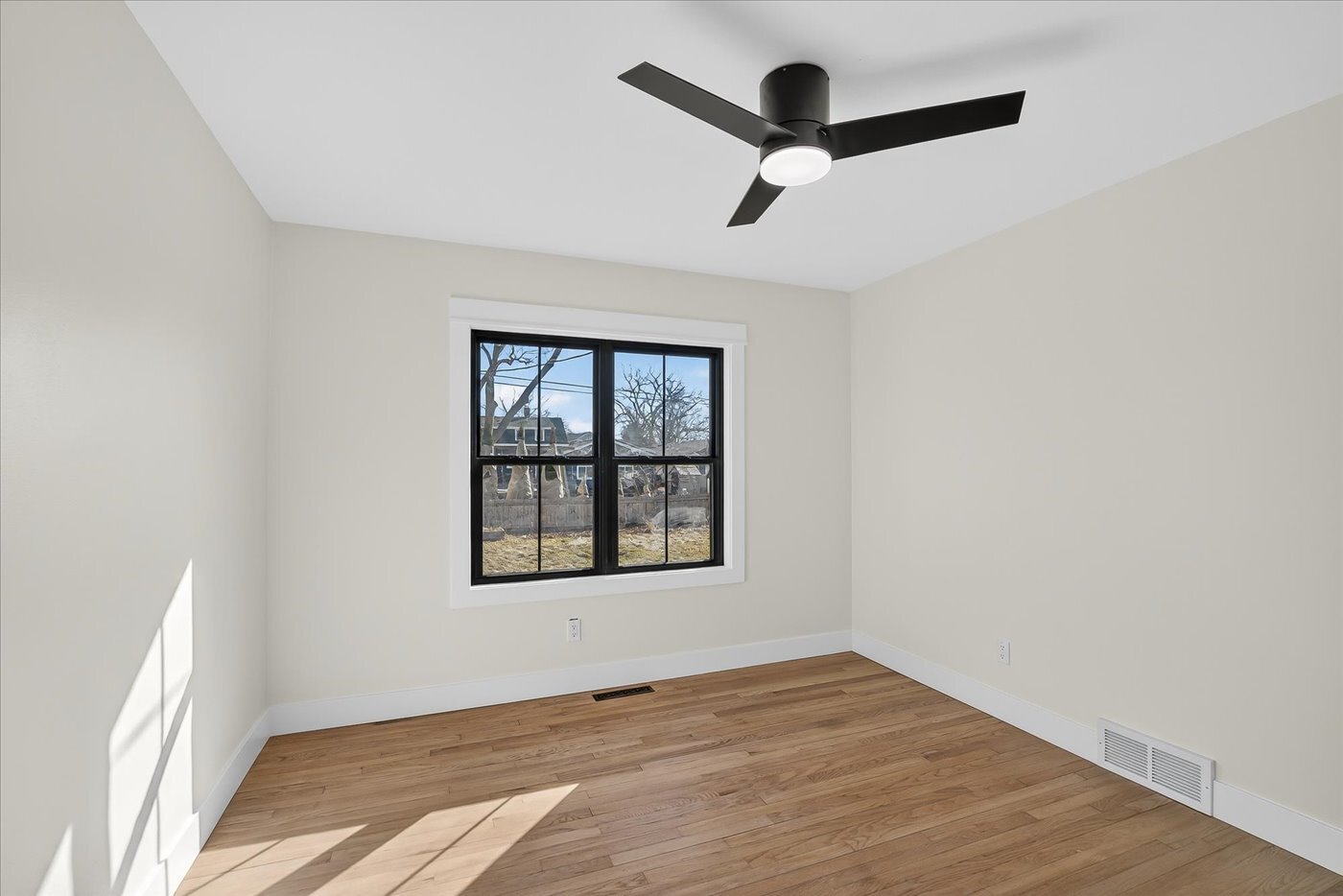 Building Photo - 305 N Shuman St