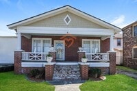 Building Photo - **Charming 1920s Single-Family Home with Private Parking in the Heart of Charleston**