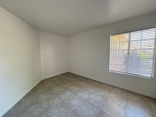 Building Photo - Renovated Spacious East Lancaster Single Story Home