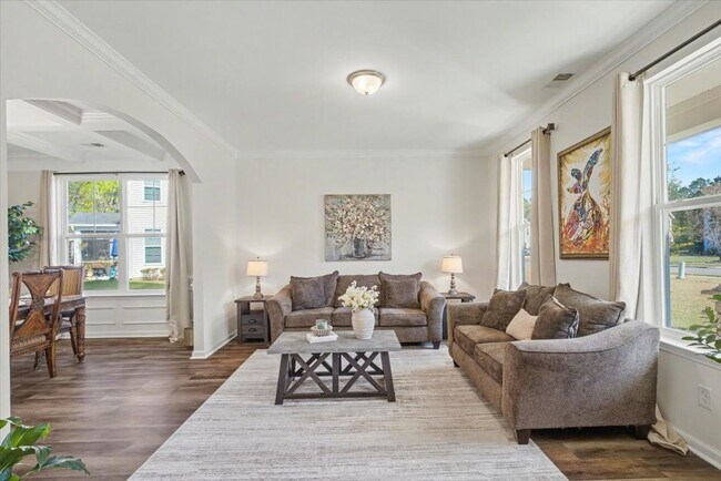 Building Photo - Stunning 5 Bed/3.5 Bath Home in Buckhead East