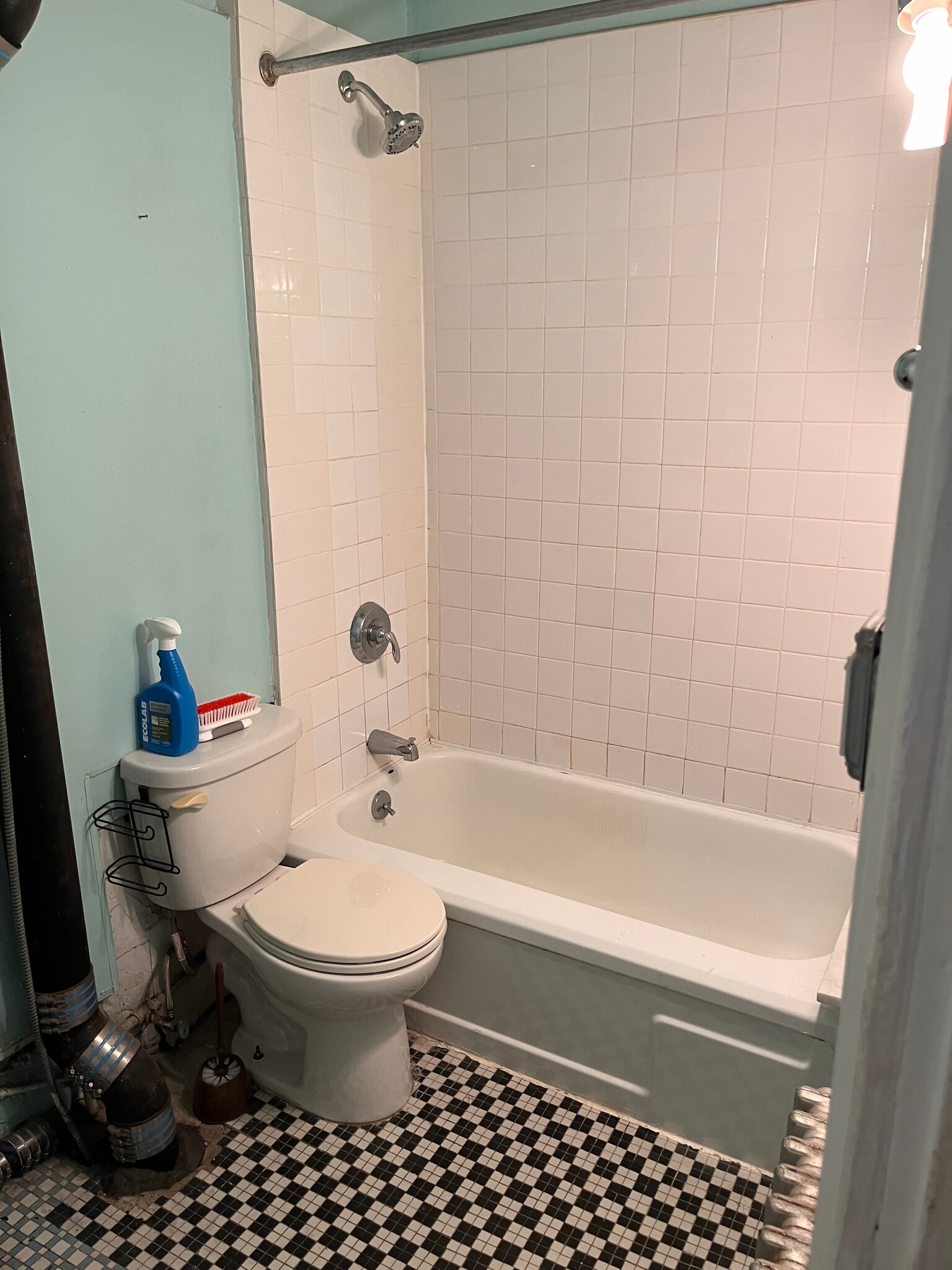 Bathroom 2 - 77 Calyer St