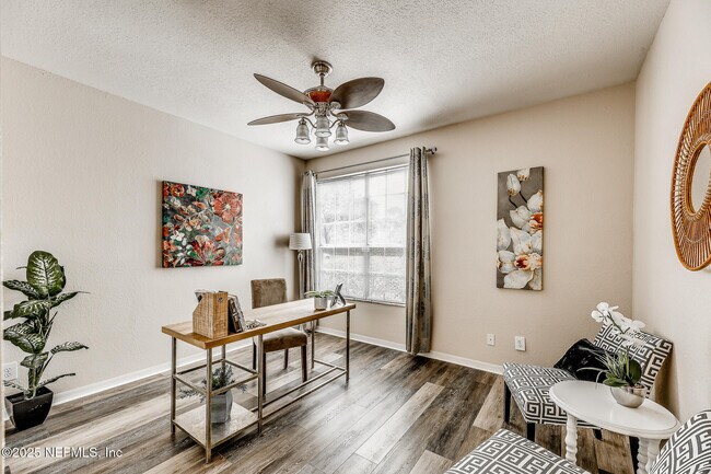 Building Photo - 13700 Richmond Park Dr N