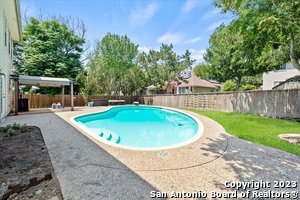 Building Photo - 208 Valona Dr