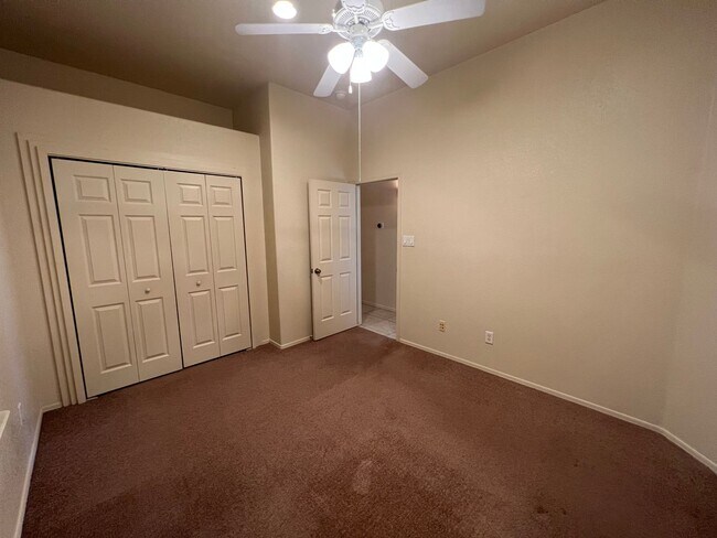 Building Photo - 4 BED POOL HOME!