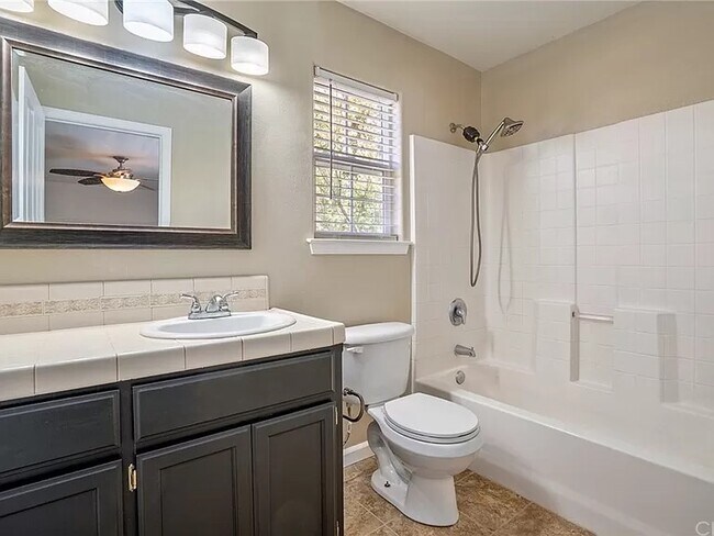 Master Bathroom - 833 Marlbank Pl