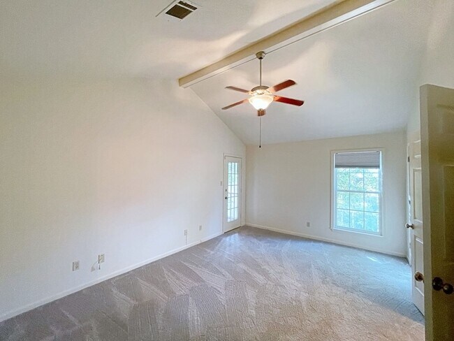 Building Photo - 3 Bedroom Condo Located off Jefferson Hwy ...