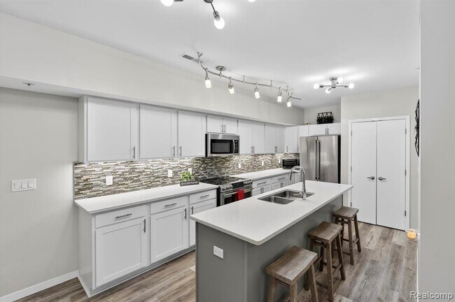 Building Photo - 293 N 2nd St