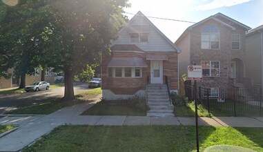 Building Photo - Freshly Renovated 5-Bedroom Home in South Chicago – Available Oct 15