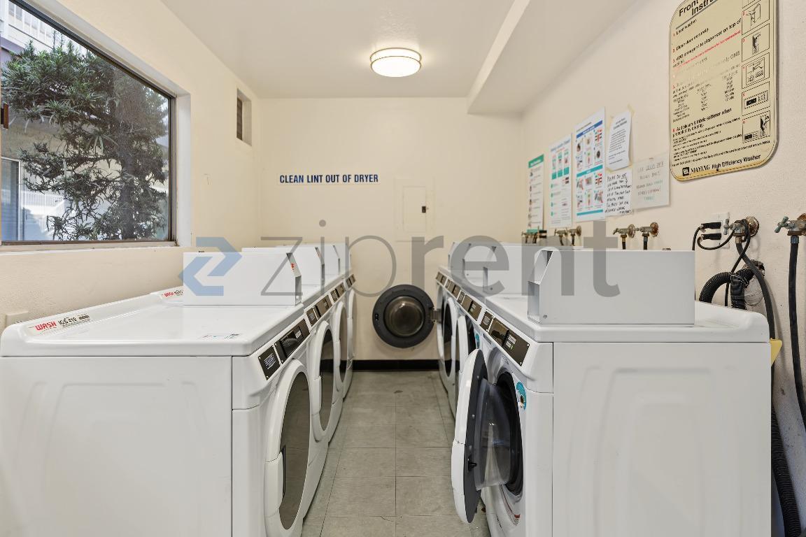 Building Photo - Unit 3