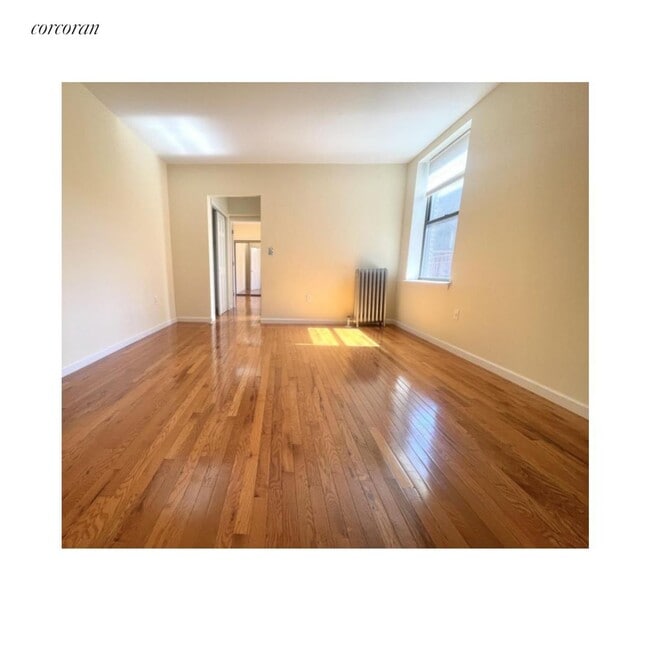 Building Photo - 585 Isham St