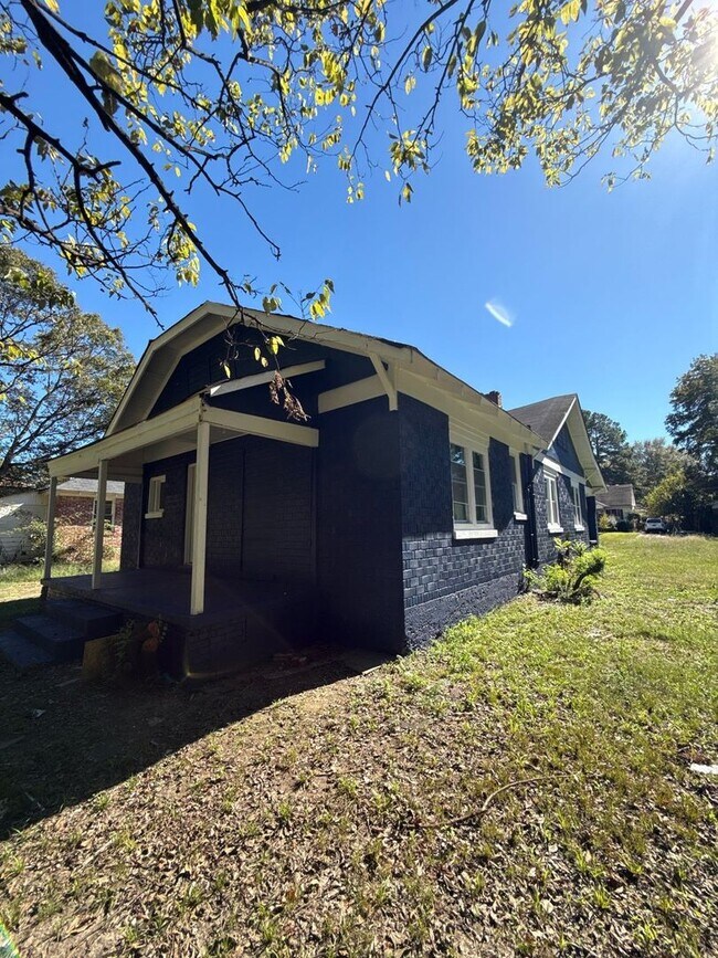 Building Photo - Welcome to your dream home!