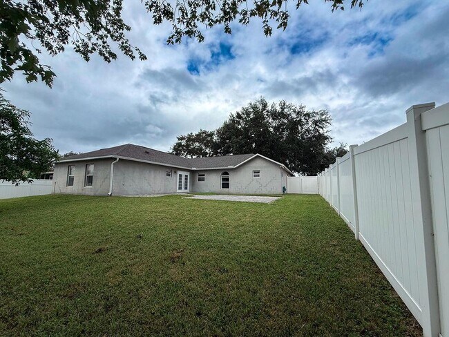 Building Photo - 1723 Lochshyre Loop