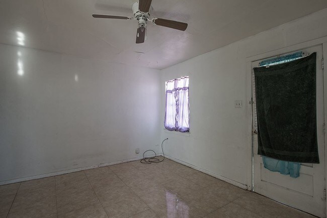 Building Photo - 2 br, 1 bath House - 1113 Huckleberry