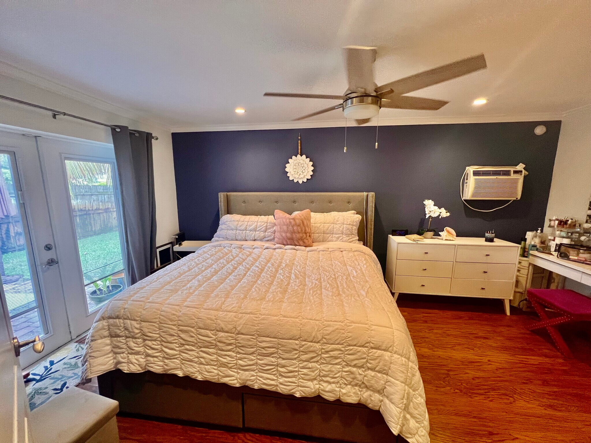 Building Photo - 723 W Palm St