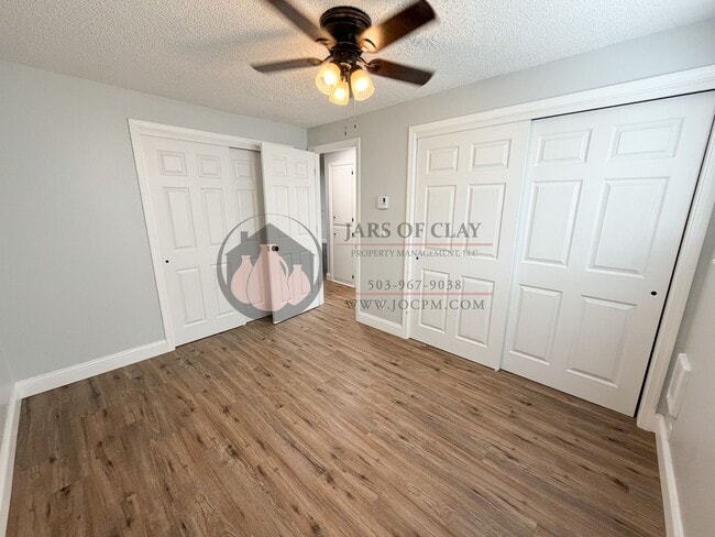 Building Photo - Single Level Duplex- Rent Ready