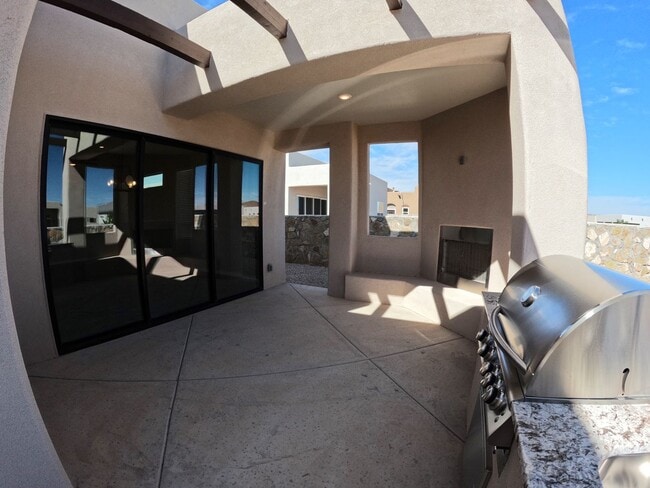 Building Photo - 3729 Santa Clarita Ave