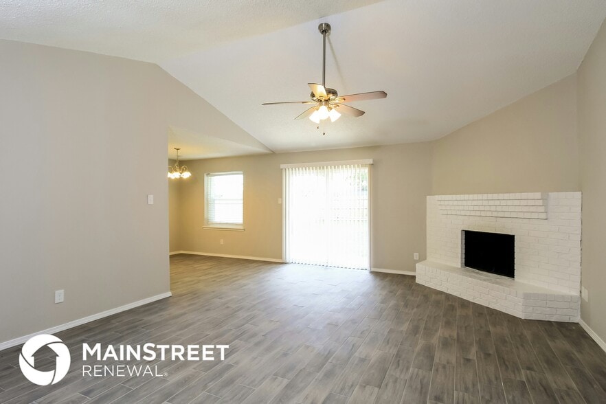 Building Photo - 6637 N Park Dr