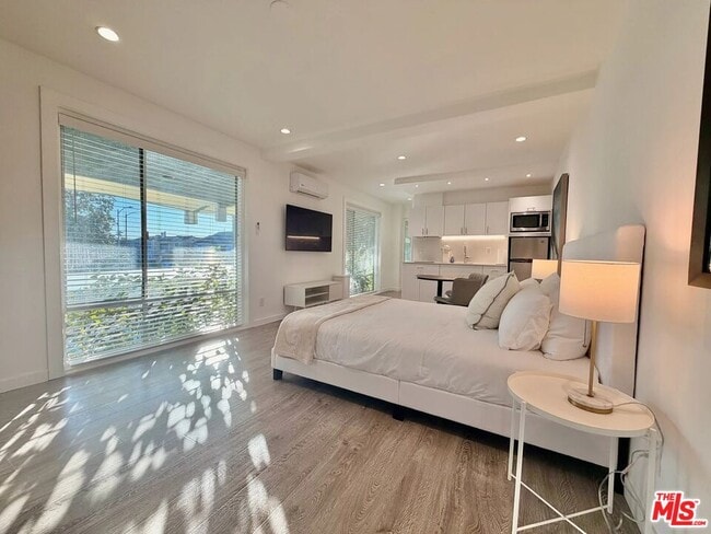 Building Photo - 5805 W 8th St