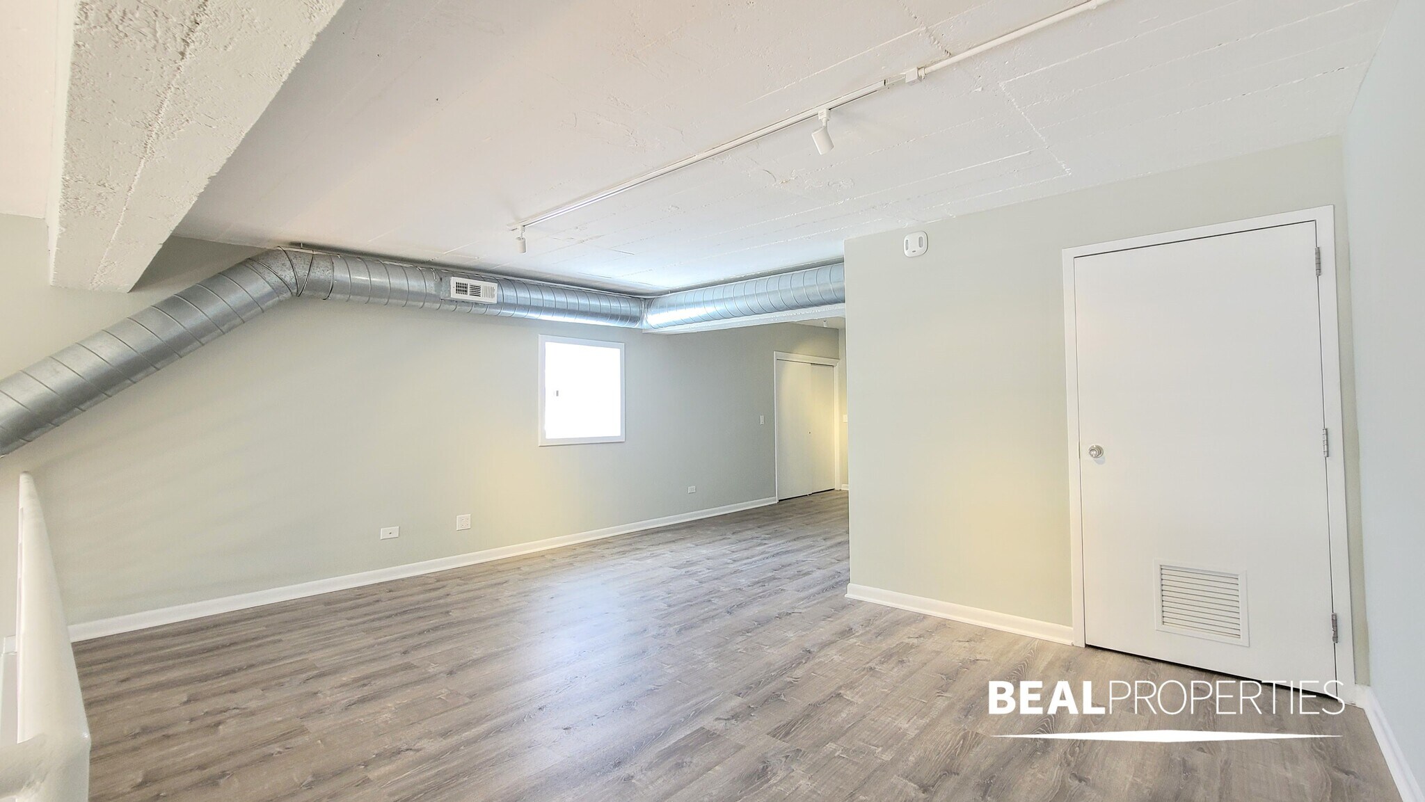 Building Photo - 2320 N Damen Ave